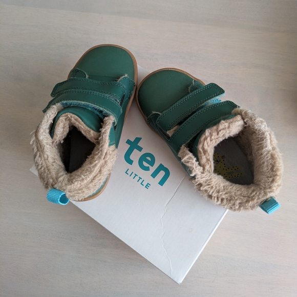 Kids High Top Furry Sneakers, Size 9, Ten Little - Picture 1 of 4